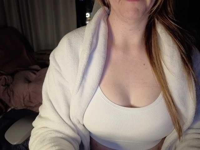 CreamyWoman live cam on BongaCams