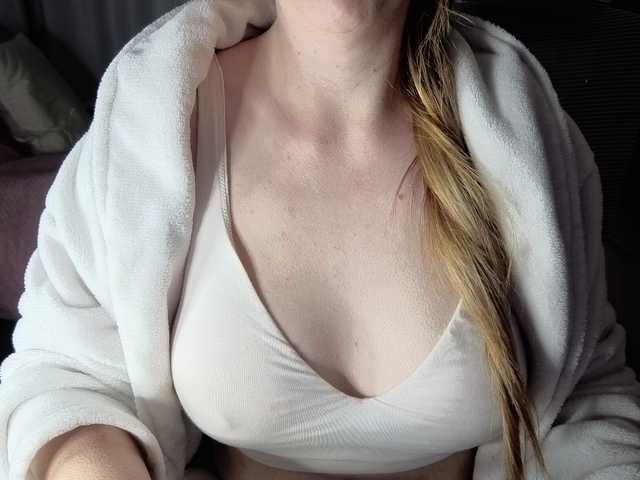 CreamyWoman live cam on BongaCams