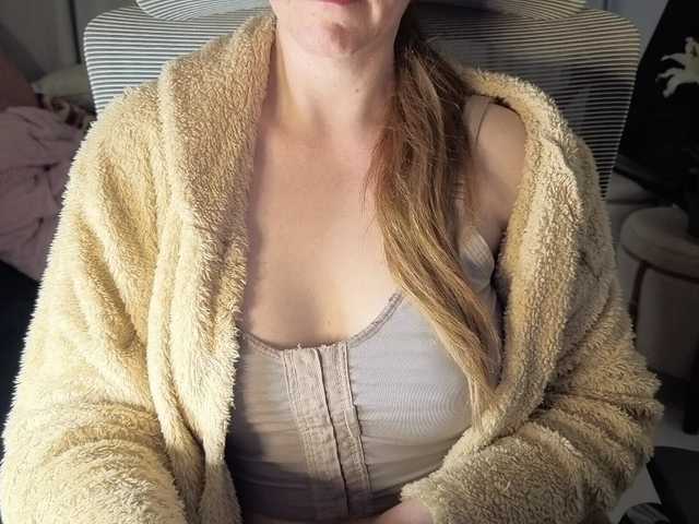 CreamyWoman live cam on BongaCams