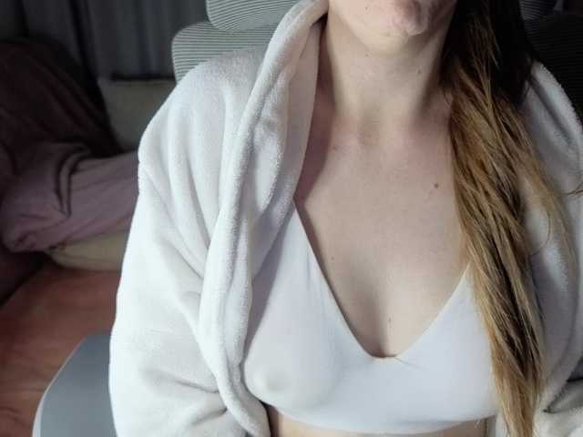 CreamyWoman live cam on BongaCams