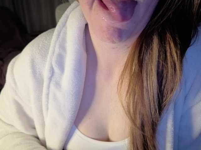PassionateMommy live webcam show