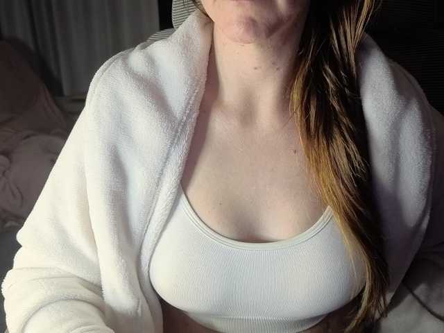 CreamyWoman live cam on BongaCams