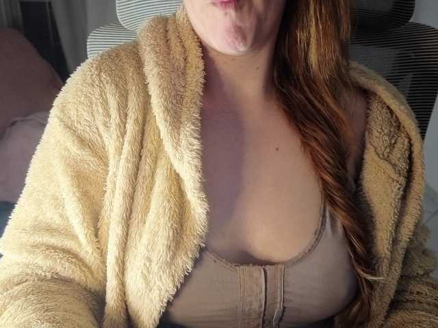 CreamyWoman live cam on BongaCams