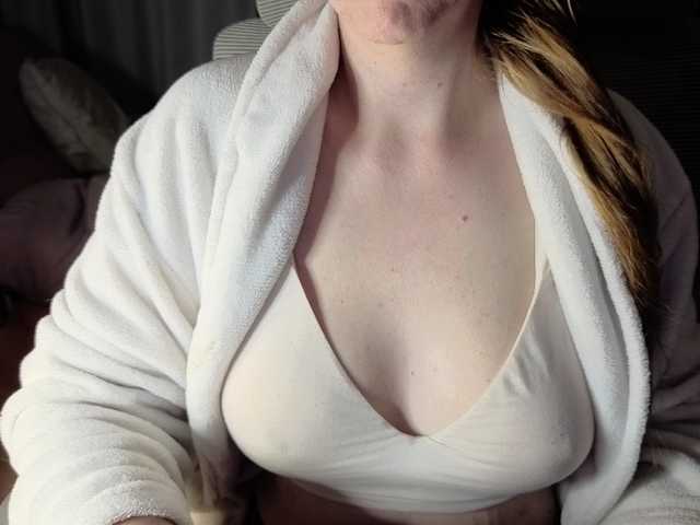 CreamyWoman live cam on BongaCams