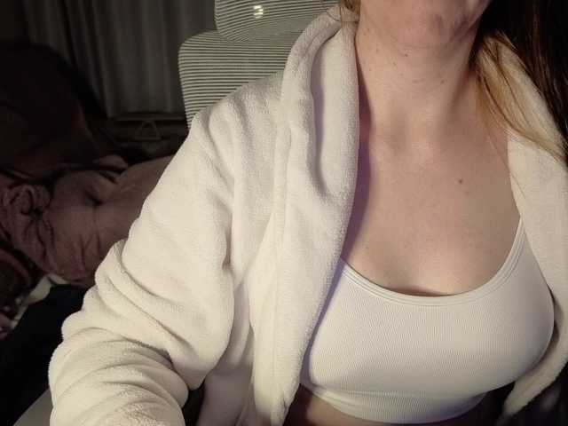 CreamyWoman live cam on BongaCams