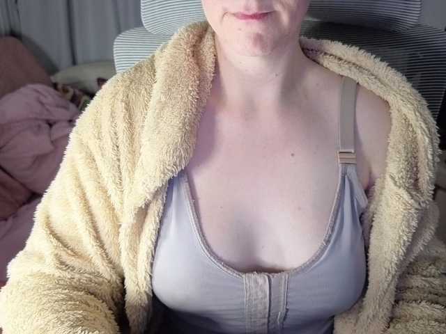 CreamyWoman live cam on BongaCams