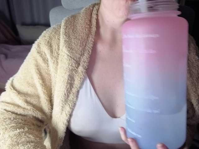 PassionateMommy live cam preview