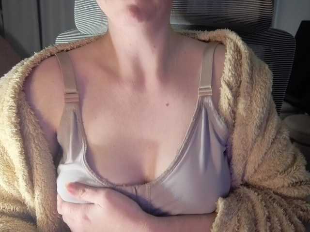 CreamyWoman live cam on BongaCams