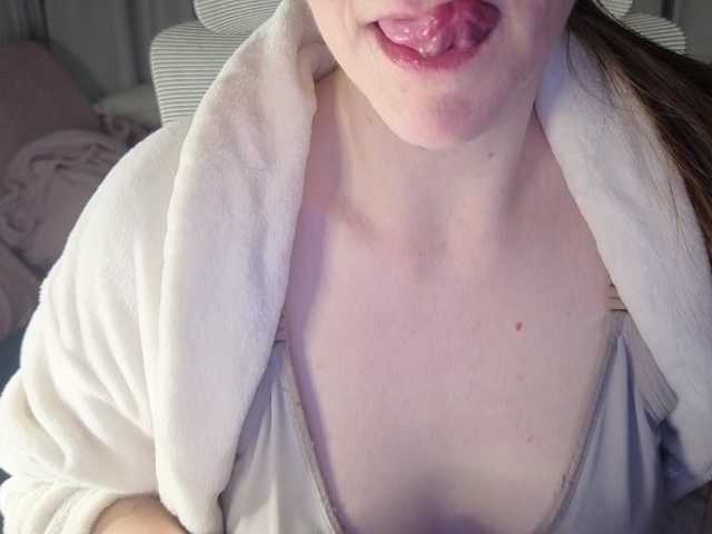 CreamyWoman live cam on BongaCams