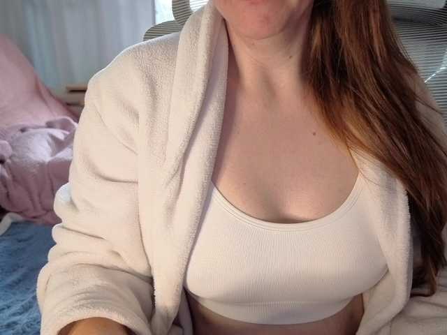 CreamyWoman live cam on BongaCams