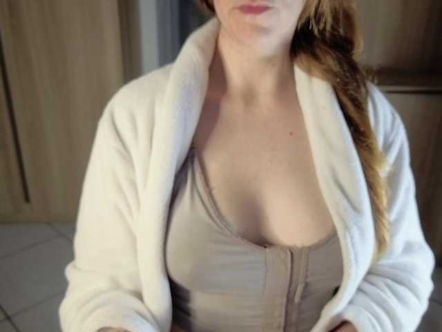 CreamyWoman live cam on BongaCams