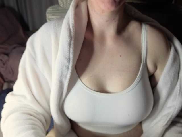 PassionateMommy live webcam show