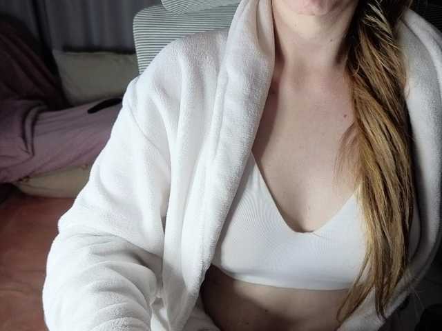 PassionateMommy live cam preview