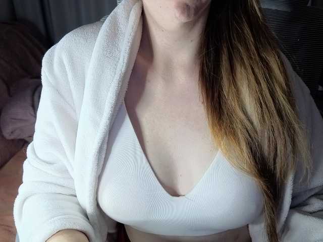 CreamyWoman live cam on BongaCams
