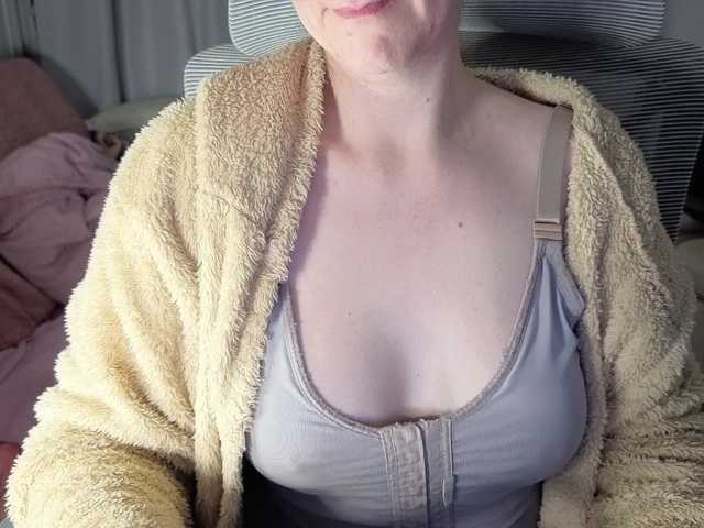 CreamyWoman live cam on BongaCams