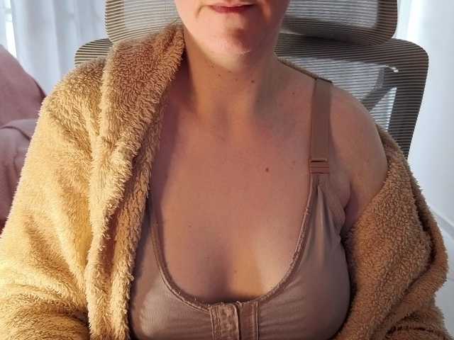 CreamyWoman live cam on BongaCams
