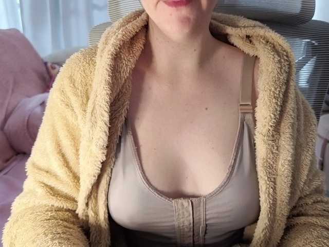 CreamyWoman live cam on BongaCams