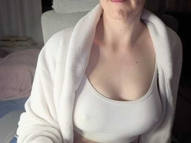 CreamyWoman live cam on BongaCams