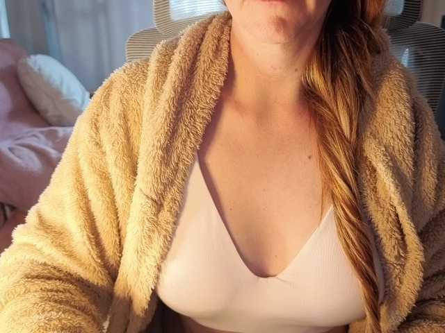 CreamyWoman live cam on BongaCams
