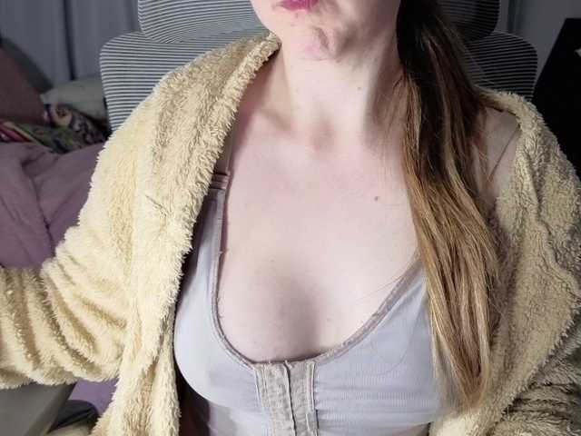 CreamyWoman live cam on BongaCams