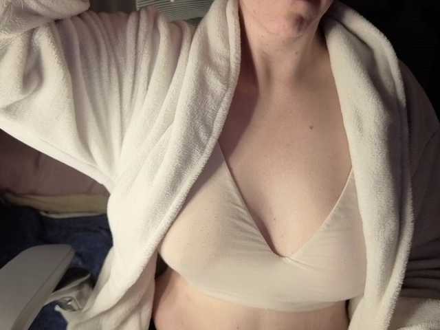 CreamyWoman live cam on BongaCams