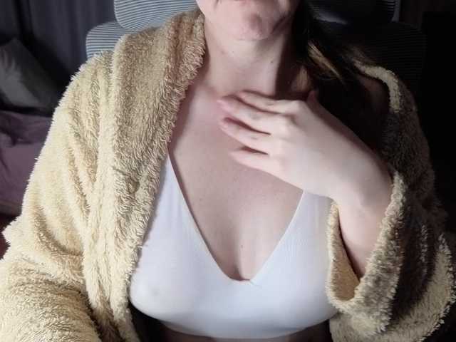 PassionateMommy live cam preview
