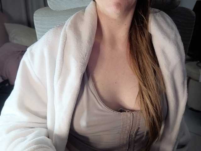 CreamyWoman live cam on BongaCams