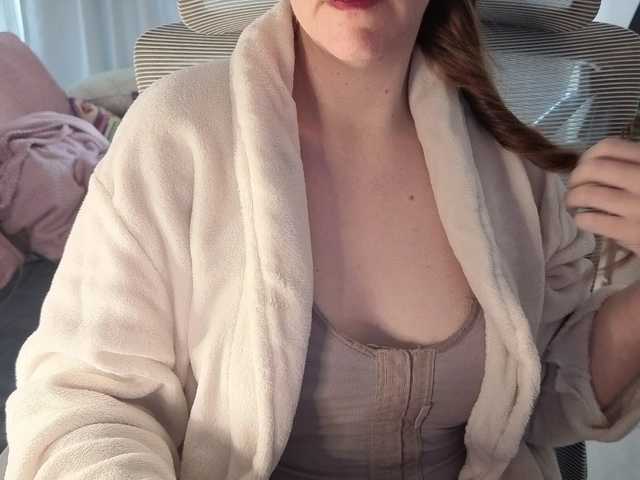CreamyWoman live cam on UnifiedCams