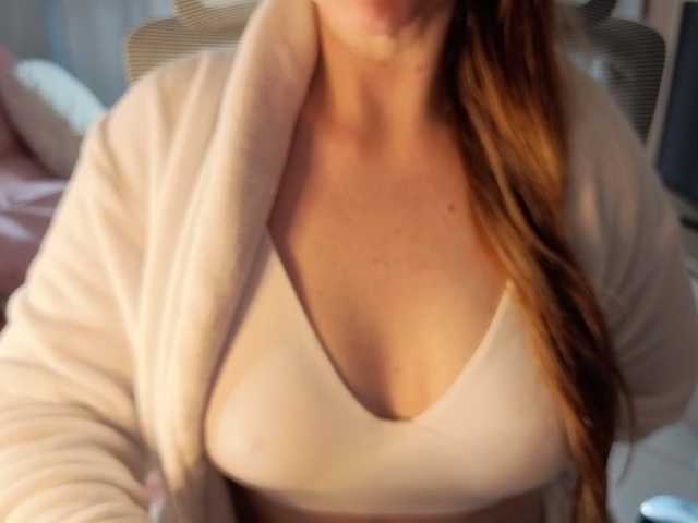 CreamyWoman live cam on BongaCams