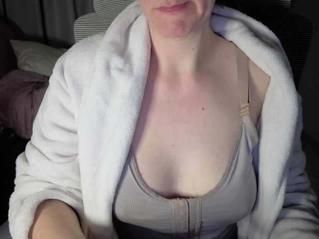 CreamyWoman live cam on BongaCams