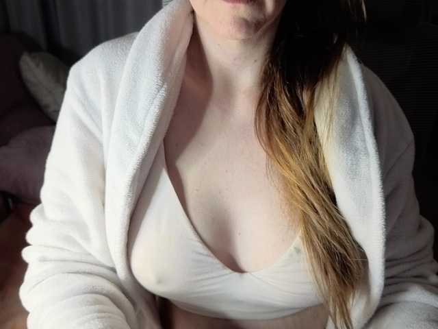 CreamyWoman live cam on BongaCams