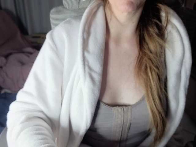 CreamyWoman live webcam show