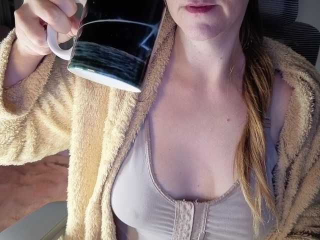 CreamyWoman live cam on BongaCams