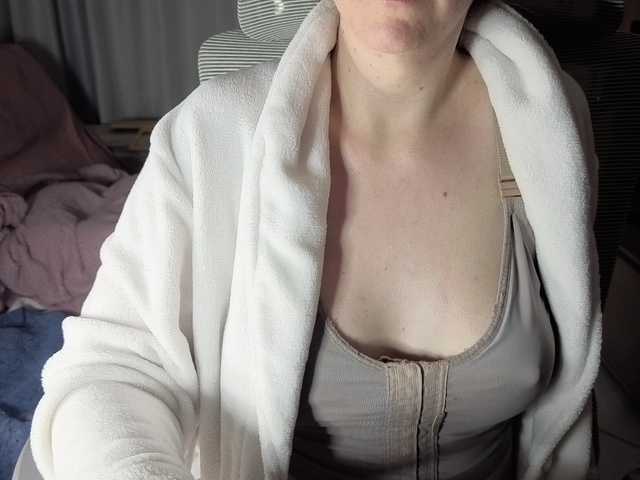 CreamyWoman live webcam show
