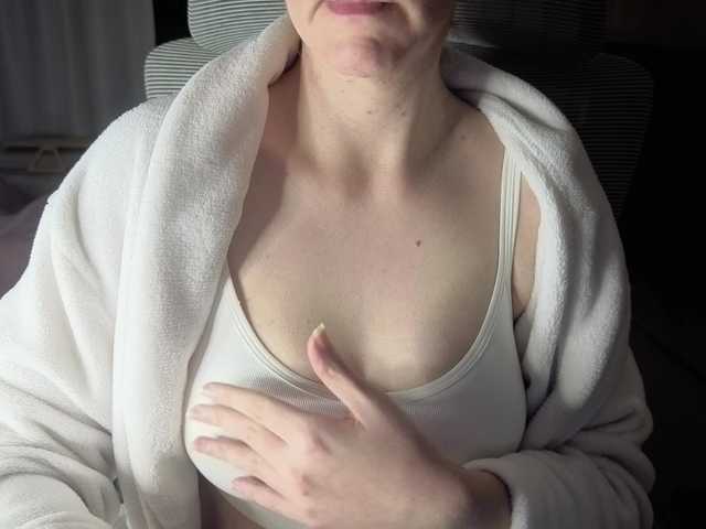 CreamyWoman live cam on BongaCams