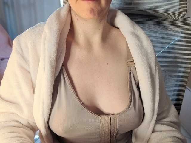CreamyWoman live webcam show