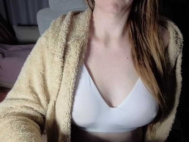CreamyWoman live cam on BongaCams