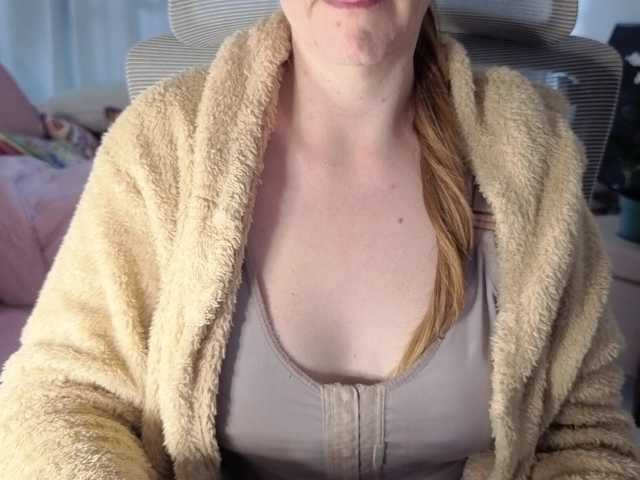 CreamyWoman live cam on BongaCams