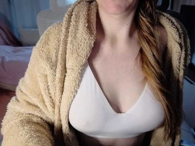 CreamyWoman live cam on BongaCams