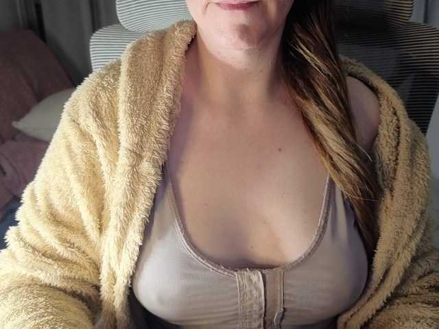 CreamyWoman live cam on BongaCams