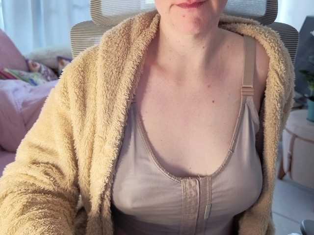CreamyWoman live cam on BongaCams
