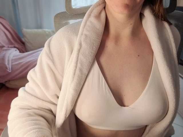CreamyWoman live cam on BongaCams