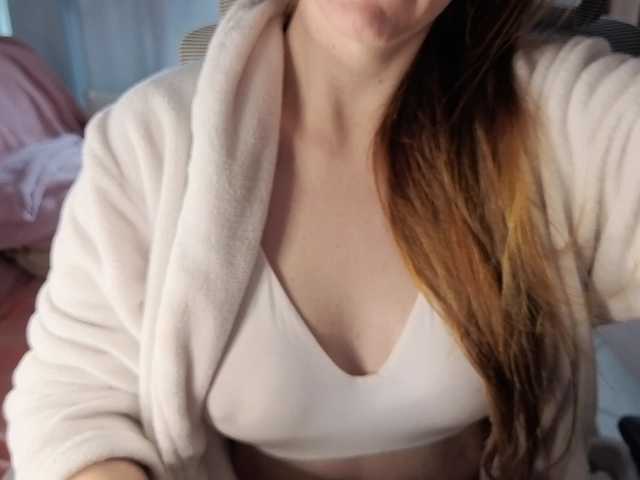CreamyWoman live cam on BongaCams
