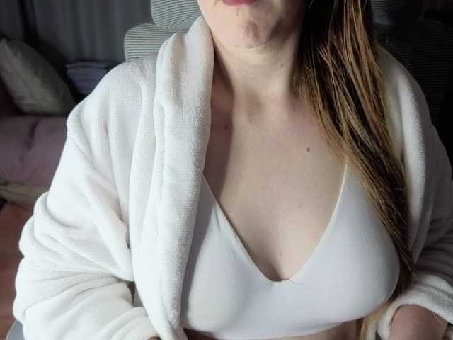 CreamyWoman live cam on BongaCams