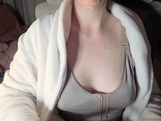 CreamyWoman live webcam show