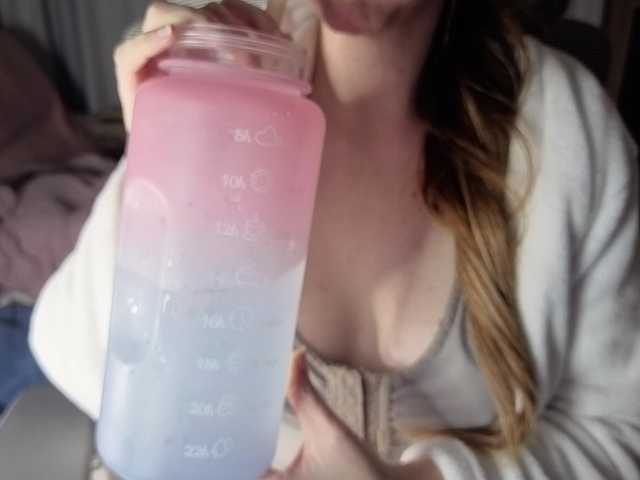 CreamyWoman live webcam show