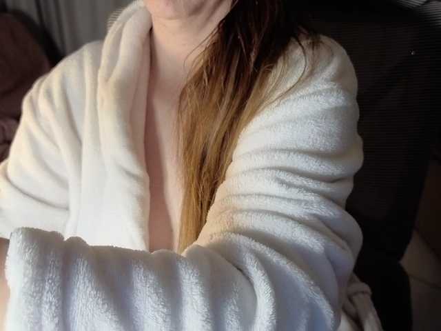 CreamyWoman live cam on BongaCams