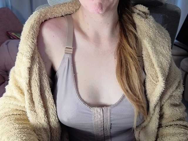 CreamyWoman live cam on BongaCams