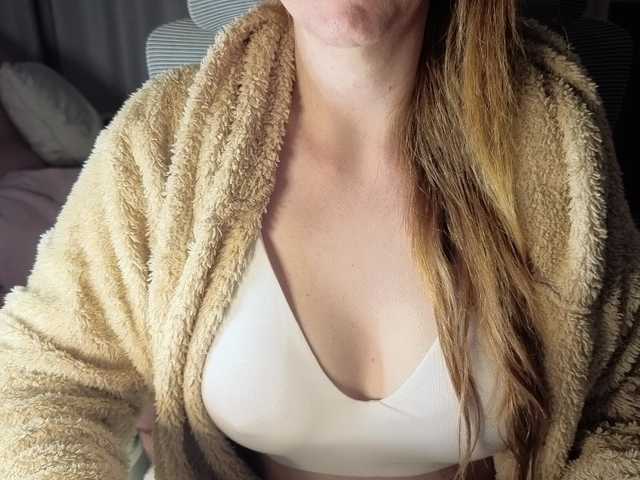 CreamyWoman live cam on BongaCams