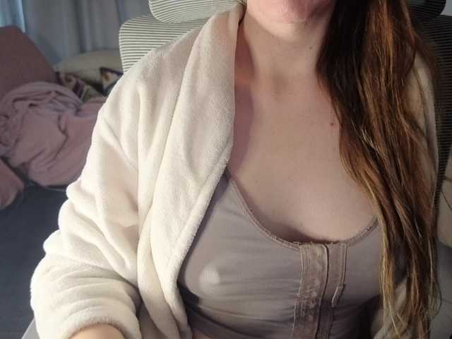 CreamyWoman live cam on BongaCams